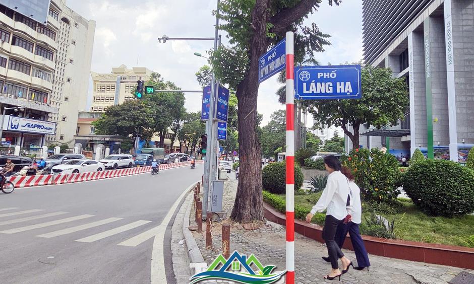 Không phải phố cổ, những tuyến đường ở Hà Nội có giá nhà phố rao bán vượt 1 tỷ đồng/m2 Không phải phố cổ, những tuyến đường ở Hà Nội có giá nhà phố rao bán vượt 1 tỷ đồng/m2