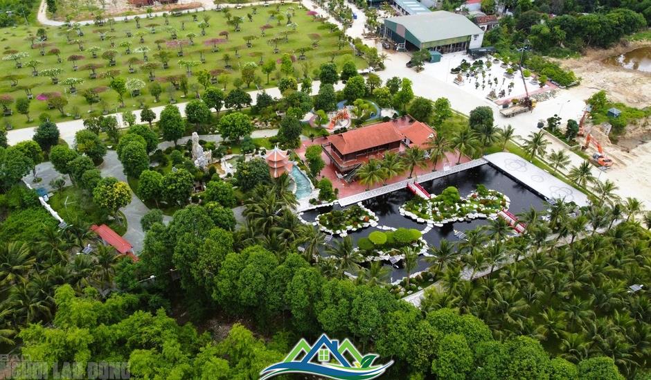 Khu biệt phủ cả ngàn m2 mà Tuấn Khu biệt phủ cả ngàn m2 mà Tuấn