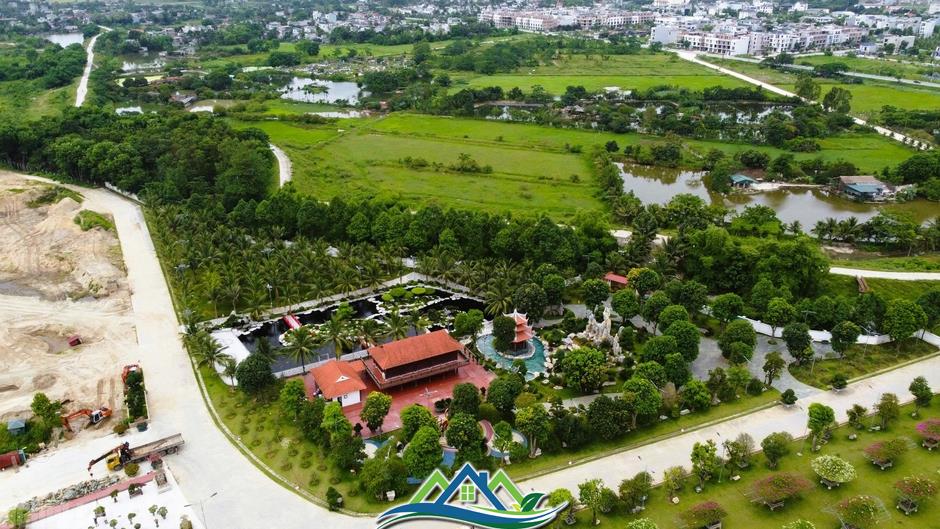 Khu biệt phủ cả ngàn m2 mà Tuấn Khu biệt phủ cả ngàn m2 mà Tuấn