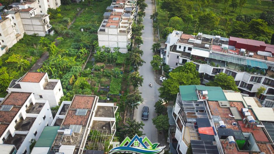 Khu biệt thự, nhà liền kề bị cơi nới, 'đội' tôn như khu tập thể cũ ở Hà Nội