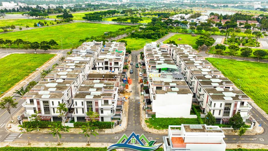 Khu đô thị treo đầy biển bán gấp, nhà ngộp nhưng giá tăng gần 70% ở TP.HCM Khu đô thị treo đầy biển bán gấp, nhà ngộp nhưng giá tăng gần 70% ở TP.HCM