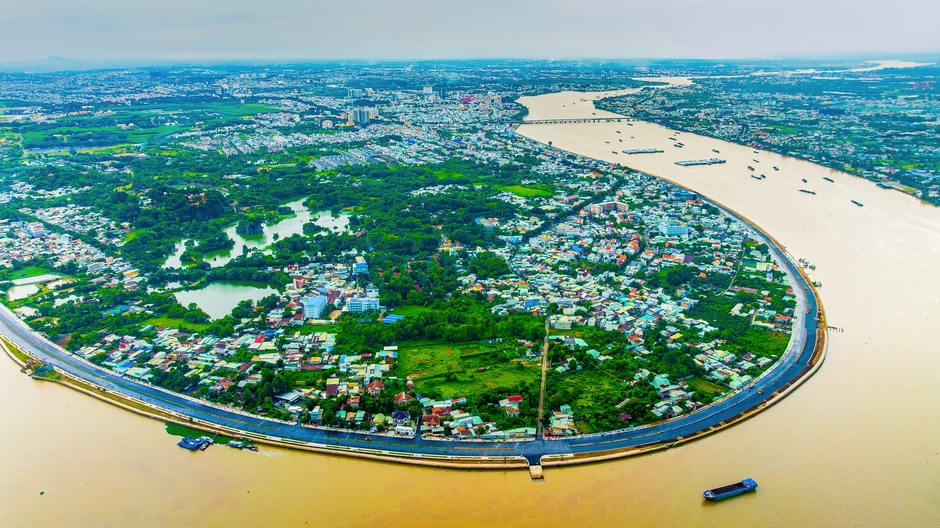 Khúc sông mỗi km được đầu tư gần một tỷ USD: Các ông lớn Vingroup, Sun Group, Novaland chen vai thích cánh. Khúc sông mỗi km được đầu tư gần một tỷ USD: Các ông lớn Vingroup, Sun Group, Novaland chen vai thích cánh.