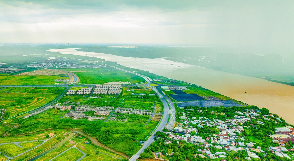 Khúc sông mỗi km được đầu tư gần một tỷ USD: Các ông lớn Vingroup, Sun Group, Novaland chen vai thích cánh. Khúc sông mỗi km được đầu tư gần một tỷ USD: Các ông lớn Vingroup, Sun Group, Novaland chen vai thích cánh.