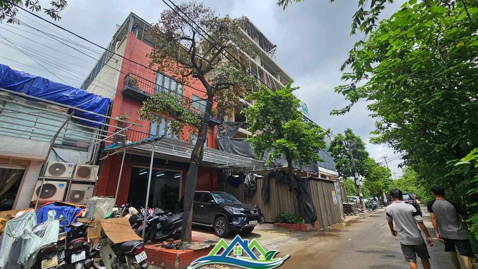 Loạt biệt thự, nhà tầng xây trái phép tại Hà Nội