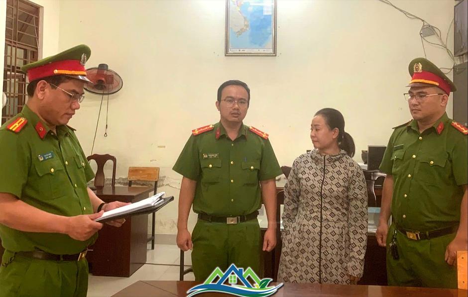 Lừa đảo xin cấp sổ đỏ, cầm tiền bỏ trốn Lừa đảo xin cấp sổ đỏ, cầm tiền bỏ trốn