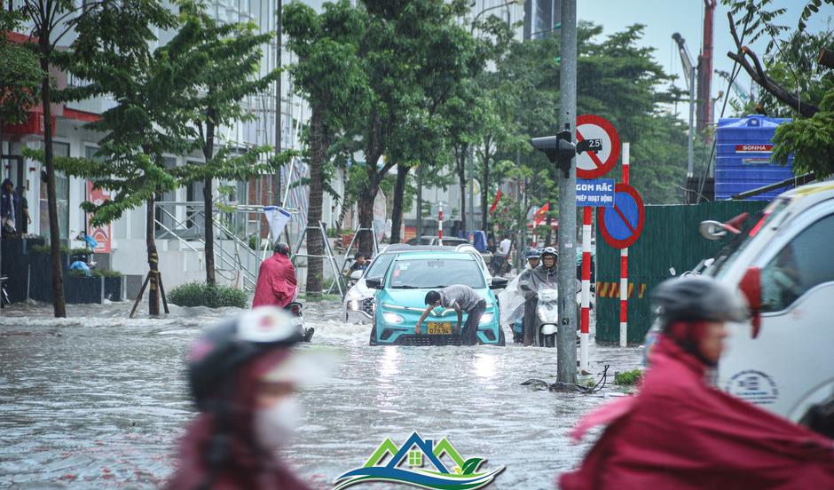 Mệt mỏi vì bơm xong lại ngập trong biệt thự chục tỉ ở Hà Nội