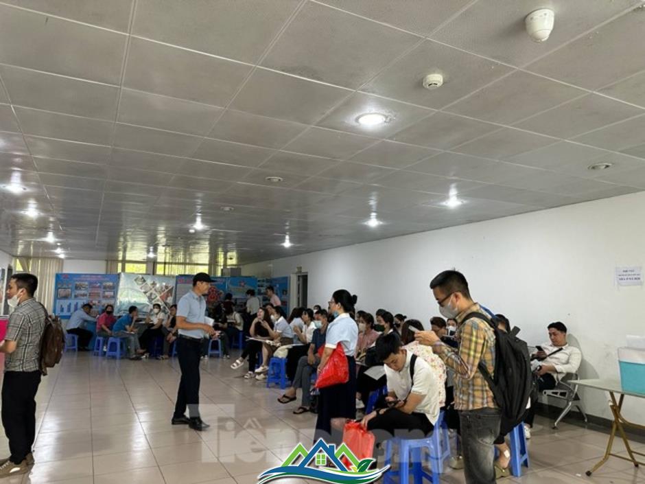 Mua nhà ở xã hội: Từ khổ ải đợi chờ đến kiếp nạn 'cò mồi' Mua nhà ở xã hội: Từ khổ ải đợi chờ đến kiếp nạn 'cò mồi'
