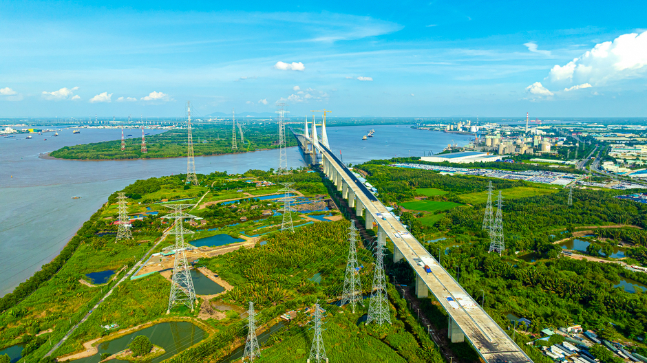 Ngắm cầu dây văng cao nhất Việt Nam sắp thông xe, siêu dự án 9 tỷ USD của tỷ phú Phạm Nhật Vượng được hưởng lợi Ngắm cầu dây văng cao nhất Việt Nam sắp thông xe, siêu dự án 9 tỷ USD của tỷ phú Phạm Nhật Vượng được hưởng lợi
