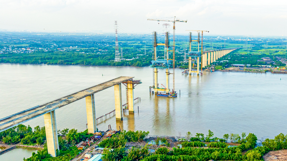 Ngắm cầu dây văng cao nhất Việt Nam sắp thông xe, siêu dự án 9 tỷ USD của tỷ phú Phạm Nhật Vượng được hưởng lợi Ngắm cầu dây văng cao nhất Việt Nam sắp thông xe, siêu dự án 9 tỷ USD của tỷ phú Phạm Nhật Vượng được hưởng lợi