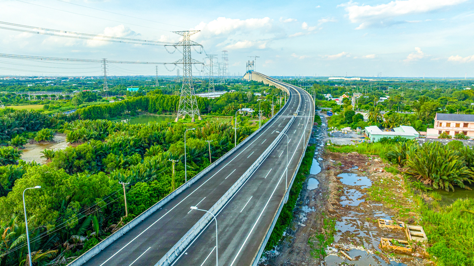 Ngắm cầu dây văng cao nhất Việt Nam sắp thông xe, siêu dự án 9 tỷ USD của tỷ phú Phạm Nhật Vượng được hưởng lợi Ngắm cầu dây văng cao nhất Việt Nam sắp thông xe, siêu dự án 9 tỷ USD của tỷ phú Phạm Nhật Vượng được hưởng lợi