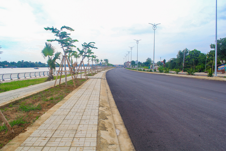 Ngắm đường ven sông trị giá gần 2.000 tỷ sắp thông xe: Cách TP.HCM một cây cầu, đẩy giá đất lên đến 200 triệu đồng/m2