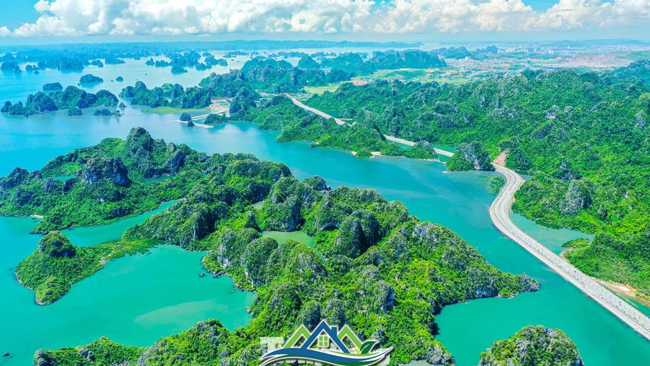 Ngắm vịnh Bái Tử Long từ tuyến đường bao biển đẹp nhất Việt Nam Ngắm vịnh Bái Tử Long từ tuyến đường bao biển đẹp nhất Việt Nam