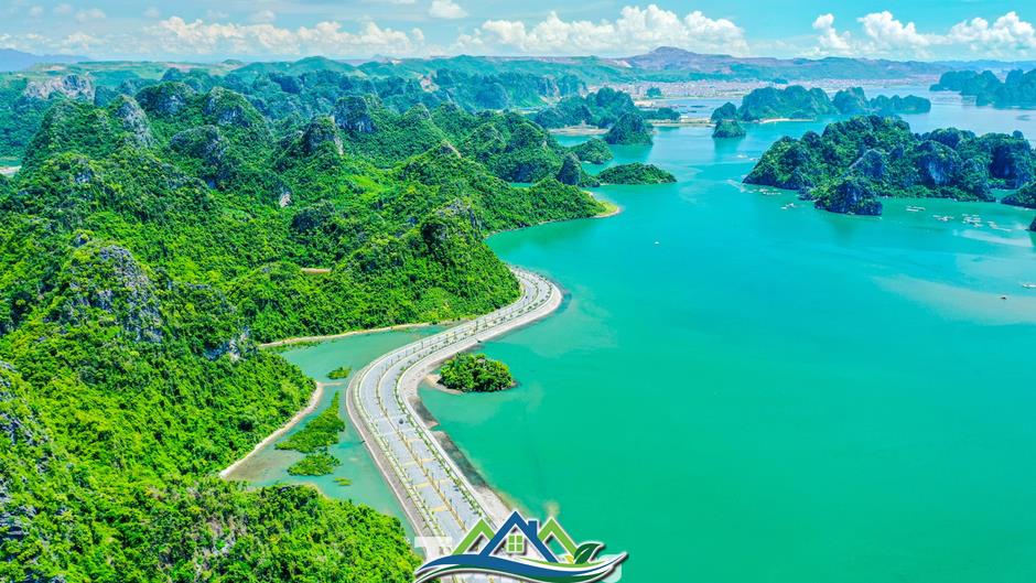 Ngắm vịnh Bái Tử Long từ tuyến đường bao biển đẹp nhất Việt Nam Ngắm vịnh Bái Tử Long từ tuyến đường bao biển đẹp nhất Việt Nam