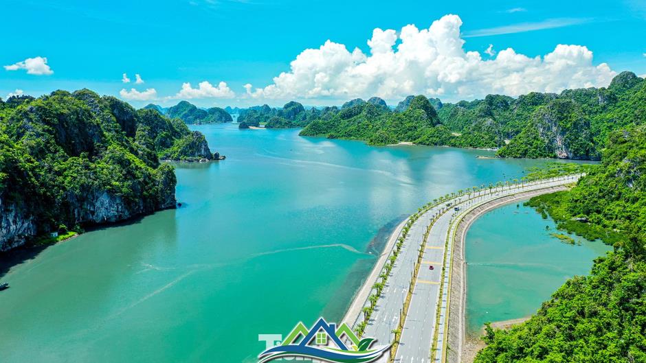 Ngắm vịnh Bái Tử Long từ tuyến đường bao biển đẹp nhất Việt Nam Ngắm vịnh Bái Tử Long từ tuyến đường bao biển đẹp nhất Việt Nam
