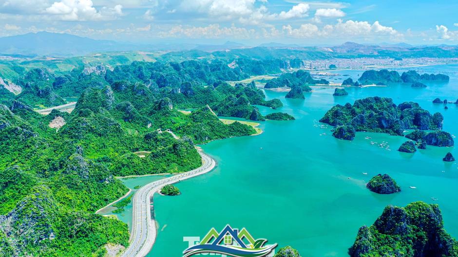 Ngắm vịnh Bái Tử Long từ tuyến đường bao biển đẹp nhất Việt Nam Ngắm vịnh Bái Tử Long từ tuyến đường bao biển đẹp nhất Việt Nam