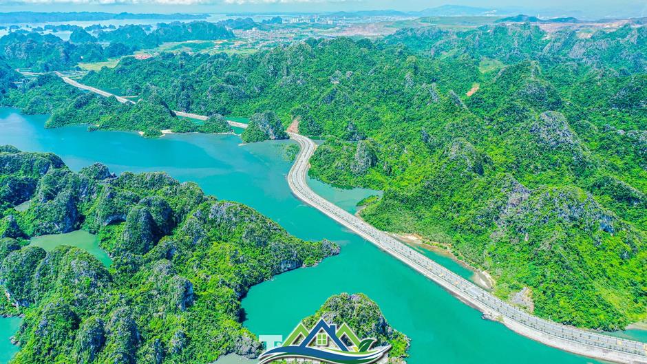 Ngắm vịnh Bái Tử Long từ tuyến đường bao biển đẹp nhất Việt Nam Ngắm vịnh Bái Tử Long từ tuyến đường bao biển đẹp nhất Việt Nam