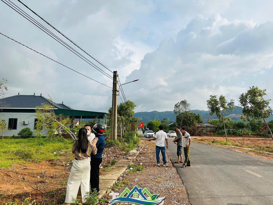 Nguy cơ phá vỡ hạ tầng trong 'cơn sốt ảo' đất nền ở vùng quê Hà Tĩnh Nguy cơ phá vỡ hạ tầng trong 'cơn sốt ảo' đất nền ở vùng quê Hà Tĩnh
