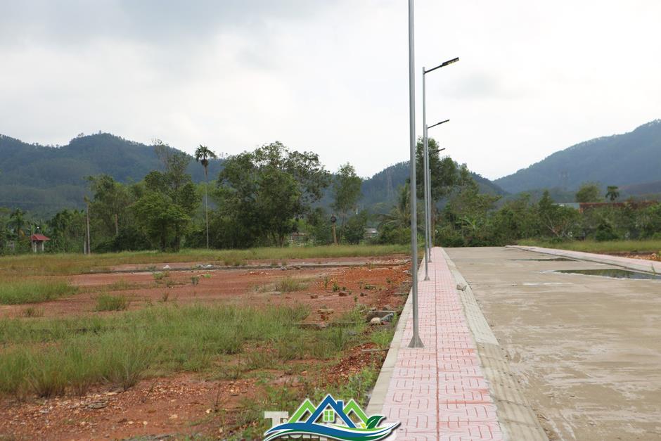 Nguy cơ phá vỡ hạ tầng trong 'cơn sốt ảo' đất nền ở vùng quê Hà Tĩnh Nguy cơ phá vỡ hạ tầng trong 'cơn sốt ảo' đất nền ở vùng quê Hà Tĩnh
