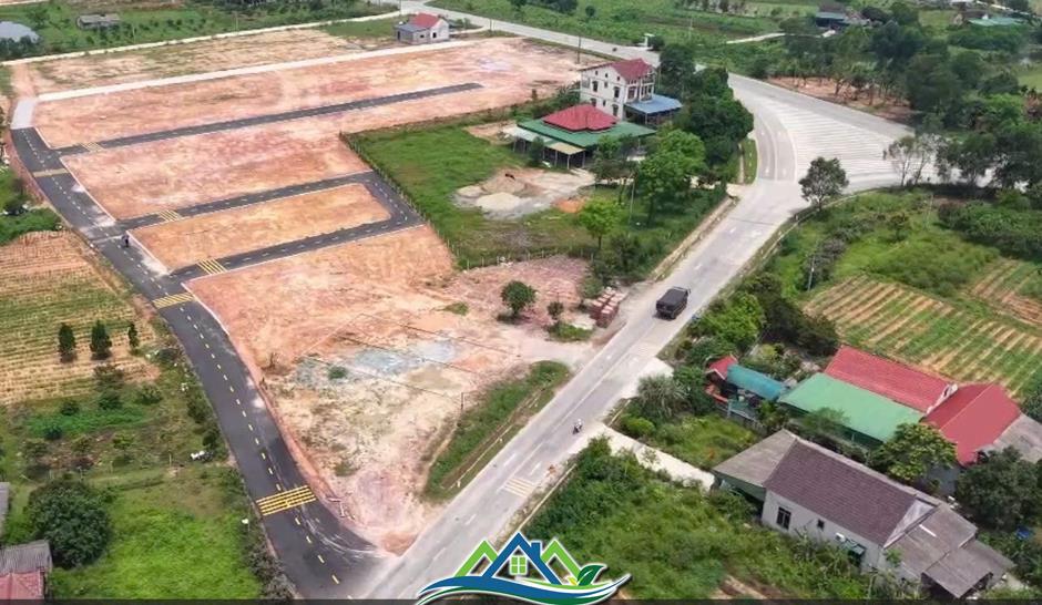 Nguy cơ phá vỡ hạ tầng trong 'cơn sốt ảo' đất nền ở vùng quê Hà Tĩnh Nguy cơ phá vỡ hạ tầng trong 'cơn sốt ảo' đất nền ở vùng quê Hà Tĩnh