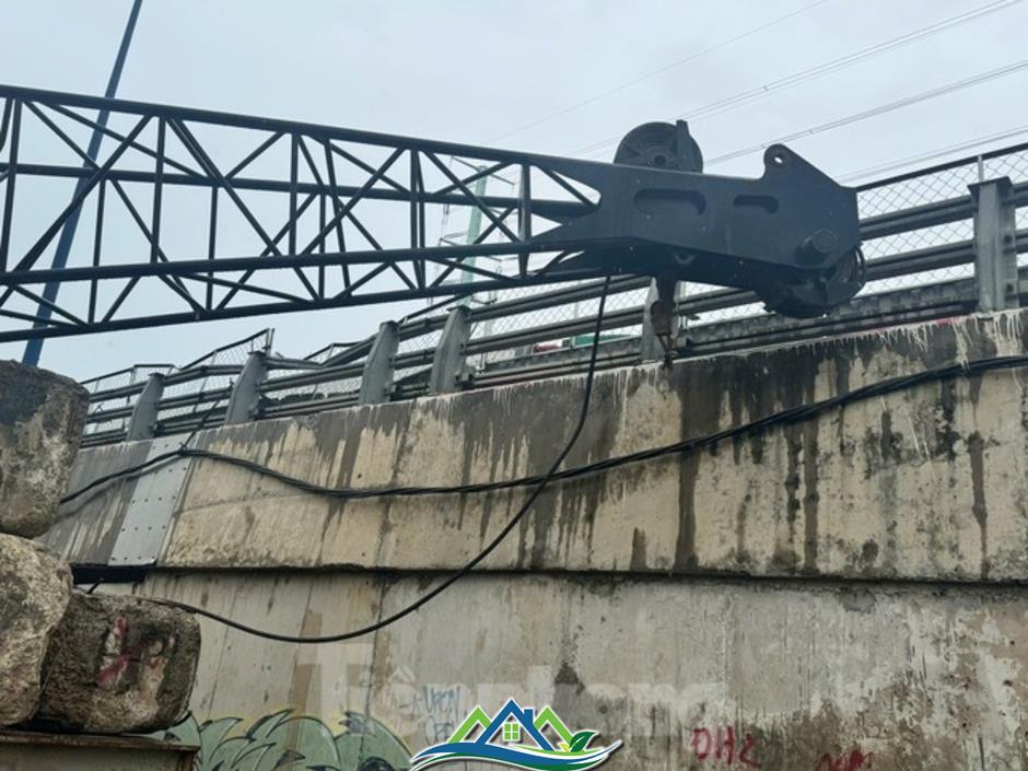 Nguyên nhân cần cẩu công trình ngã đè 2 ô tô ở TPHCM Nguyên nhân cần cẩu công trình ngã đè 2 ô tô ở TPHCM