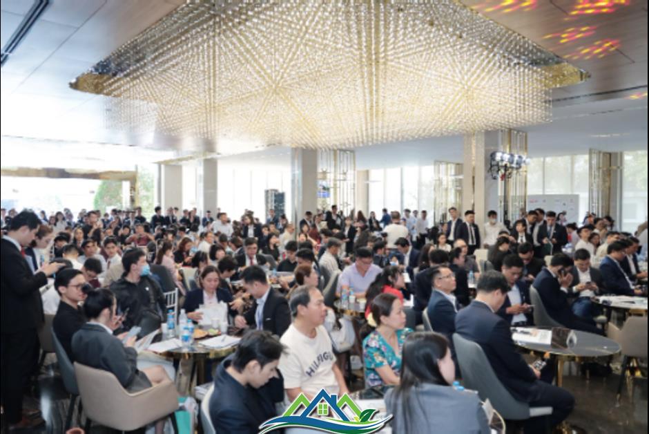 Nhà đầu tư chạy đua thời gian trước giờ G, The Emerald 68 liên tục hết hàng Nhà đầu tư chạy đua thời gian trước giờ G, The Emerald 68 liên tục hết hàng