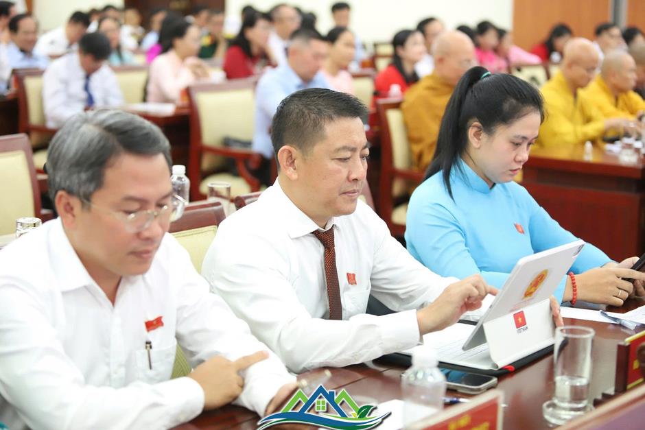 Nhiều chứng thực giấy tờ bất động sản được ủy quyền cho công chức cấp xã Nhiều chứng thực giấy tờ bất động sản được ủy quyền cho công chức cấp xã