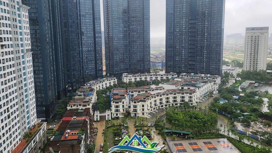 Nhiều khu chung cư Hà Nội thành 'ốc đảo' sau mưa lớn, dân dựng đập ngăn nước tràn vào hầm Nhiều khu chung cư Hà Nội thành 'ốc đảo' sau mưa lớn, dân dựng đập ngăn nước tràn vào hầm