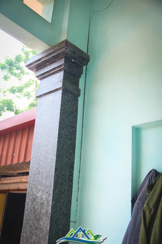 Nhiều nhà dân nứt toác sau hơn 1 năm kè Phong Vân sạt lở Nhiều nhà dân nứt toác sau hơn 1 năm kè Phong Vân sạt lở