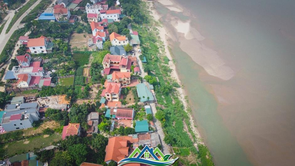 Nhiều nhà dân nứt toác sau hơn 1 năm kè Phong Vân sạt lở Nhiều nhà dân nứt toác sau hơn 1 năm kè Phong Vân sạt lở