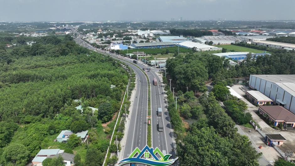 Nhìn từ trên cao 3 đường liên kết nhau được nâng cấp lên 6 làn xe ở Bình Dương Nhìn từ trên cao 3 đường liên kết nhau được nâng cấp lên 6 làn xe ở Bình Dương