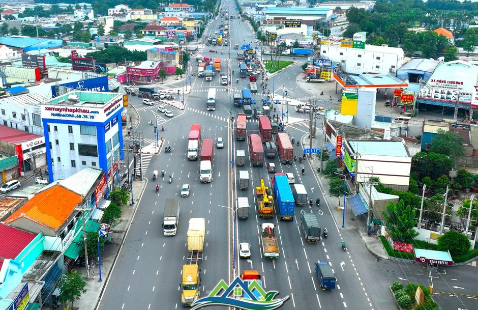 Nhìn từ trên cao 3 đường liên kết nhau được nâng cấp lên 6 làn xe ở Bình Dương Nhìn từ trên cao 3 đường liên kết nhau được nâng cấp lên 6 làn xe ở Bình Dương