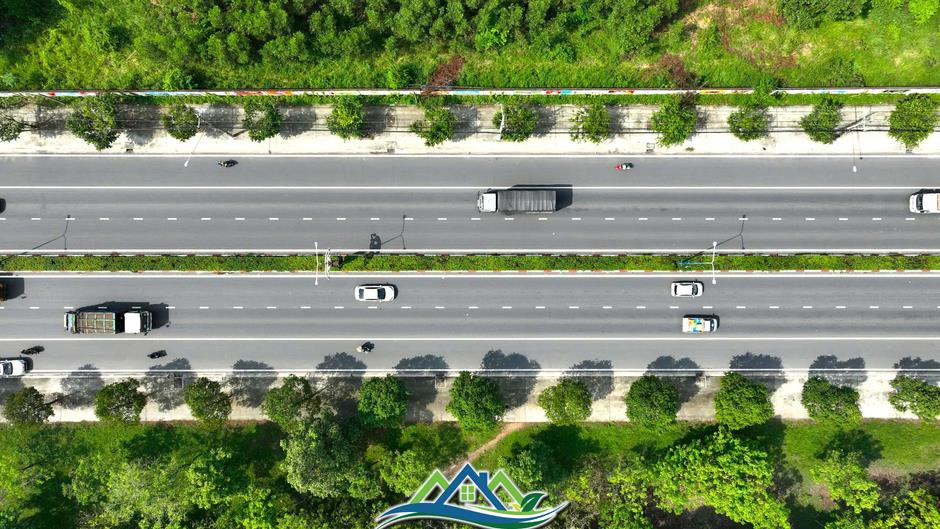 Nhìn từ trên cao 3 đường liên kết nhau được nâng cấp lên 6 làn xe ở Bình Dương Nhìn từ trên cao 3 đường liên kết nhau được nâng cấp lên 6 làn xe ở Bình Dương