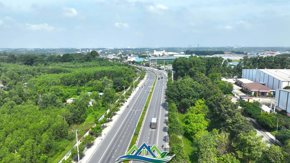 Nhìn từ trên cao 3 đường liên kết nhau được nâng cấp lên 6 làn xe ở Bình Dương Nhìn từ trên cao 3 đường liên kết nhau được nâng cấp lên 6 làn xe ở Bình Dương