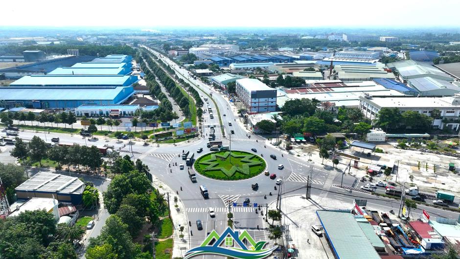 Nhìn từ trên cao 3 đường liên kết nhau được nâng cấp lên 6 làn xe ở Bình Dương Nhìn từ trên cao 3 đường liên kết nhau được nâng cấp lên 6 làn xe ở Bình Dương