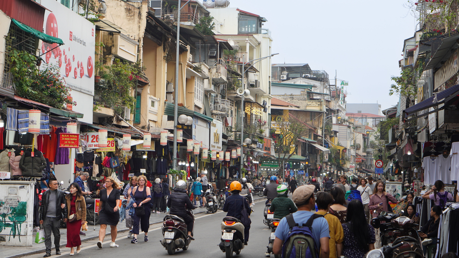 Những căn nhà trăm tỷ là nơi ở của cả chục hộ gia đình, phải nấu ăn trong nhà vệ sinh ở trung tâm Hà Nội