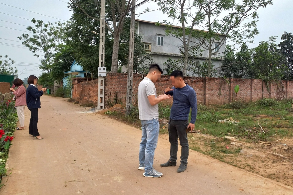 Nỗi niềm của nhà đầu tư đất nền: “Chủ đầu tư, môi giới bán xong 20-30 lô rồi rút đi, giờ muốn bán lại không ai mua” Nỗi niềm của nhà đầu tư đất nền: “Chủ đầu tư, môi giới bán xong 20-30 lô rồi rút đi, giờ muốn bán lại không ai mua”