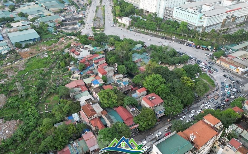 Nút giao 'dị dạng' vì mặt bằng chưa giải phóng xong Nút giao 'dị dạng' vì mặt bằng chưa giải phóng xong