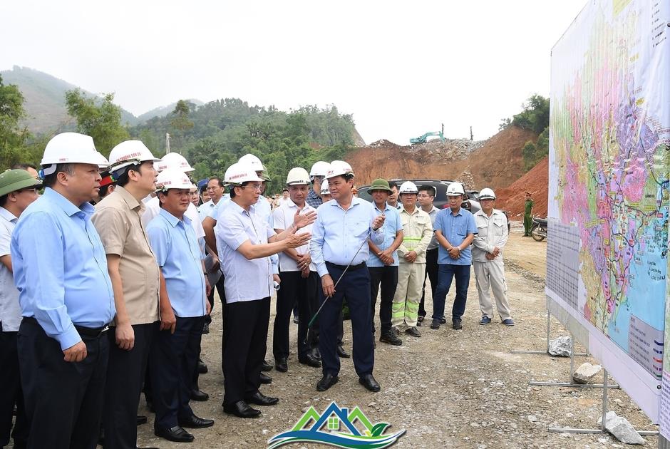 Phó Thủ tướng Bùi Thanh Sơn thúc tiến độ 4 dự án cao tốc trọng điểm phía Bắc Phó Thủ tướng Bùi Thanh Sơn thúc tiến độ 4 dự án cao tốc trọng điểm phía Bắc