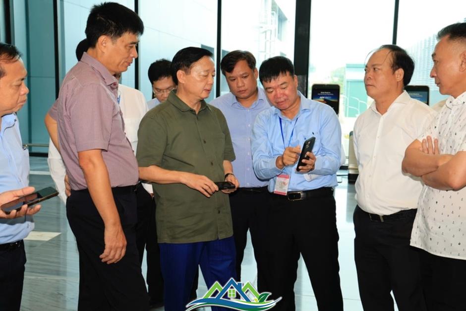 Phó Thủ tướng Trần Hồng Hà thị sát hoạt động của nhà ga T3 - sân bay Tân Sơn Nhất Phó Thủ tướng Trần Hồng Hà thị sát hoạt động của nhà ga T3 - sân bay Tân Sơn Nhất