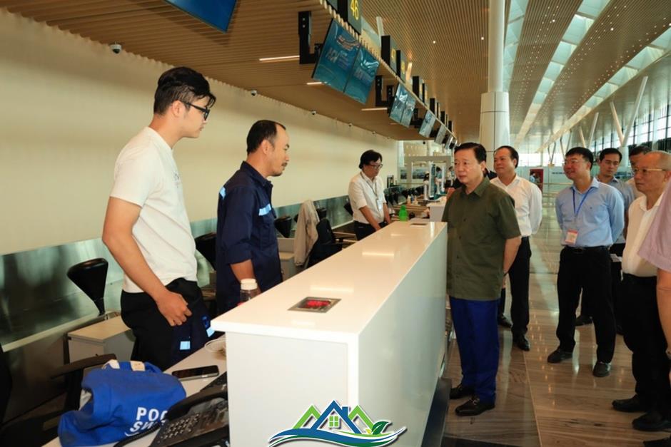 Phó Thủ tướng Trần Hồng Hà thị sát hoạt động của nhà ga T3 - sân bay Tân Sơn Nhất Phó Thủ tướng Trần Hồng Hà thị sát hoạt động của nhà ga T3 - sân bay Tân Sơn Nhất