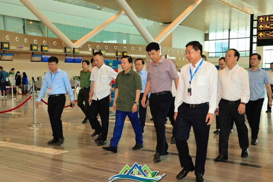 Phó Thủ tướng Trần Hồng Hà thị sát hoạt động của nhà ga T3 - sân bay Tân Sơn Nhất Phó Thủ tướng Trần Hồng Hà thị sát hoạt động của nhà ga T3 - sân bay Tân Sơn Nhất