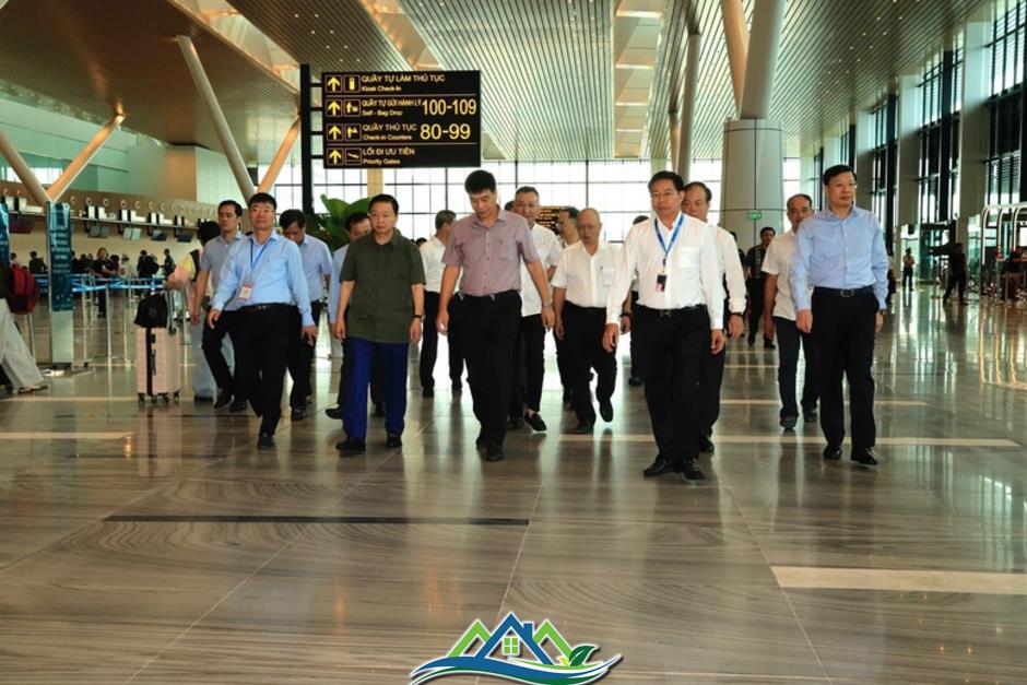 Phó Thủ tướng Trần Hồng Hà thị sát hoạt động của nhà ga T3 - sân bay Tân Sơn Nhất Phó Thủ tướng Trần Hồng Hà thị sát hoạt động của nhà ga T3 - sân bay Tân Sơn Nhất