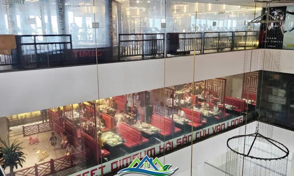 Phớt lờ 'lệnh' đình chỉ, loạt cửa hàng vẫn hoạt động tại chung cư Discovery Complex Phớt lờ 'lệnh' đình chỉ, loạt cửa hàng vẫn hoạt động tại chung cư Discovery Complex