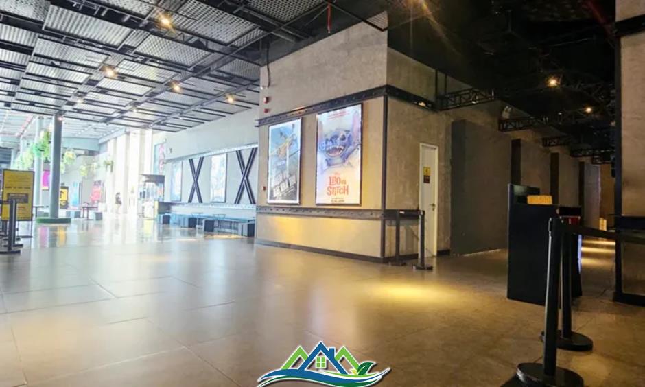 Phớt lờ 'lệnh' đình chỉ, loạt cửa hàng vẫn hoạt động tại chung cư Discovery Complex Phớt lờ 'lệnh' đình chỉ, loạt cửa hàng vẫn hoạt động tại chung cư Discovery Complex