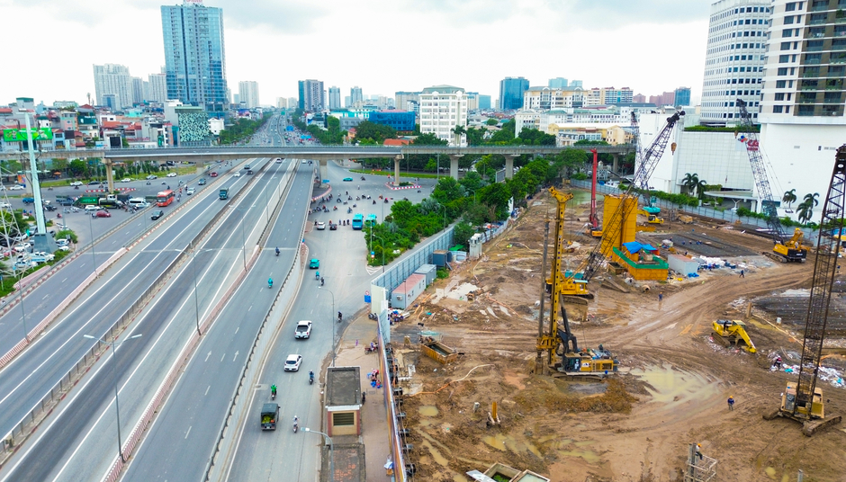 Quá nhanh: Khu đất 3 mặt tiền ở Hà Nội bỏ hoang nhiều năm lập tức thành đại công trường khi sang tay Sun Group Quá nhanh: Khu đất 3 mặt tiền ở Hà Nội bỏ hoang nhiều năm lập tức thành đại công trường khi sang tay Sun Group