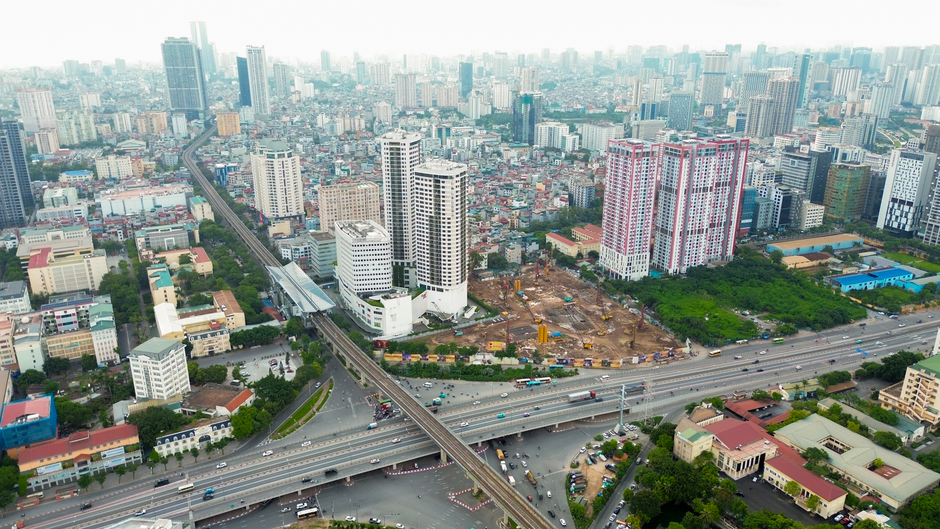 Quá nhanh: Khu đất 3 mặt tiền ở Hà Nội bỏ hoang nhiều năm lập tức thành đại công trường khi sang tay Sun Group Quá nhanh: Khu đất 3 mặt tiền ở Hà Nội bỏ hoang nhiều năm lập tức thành đại công trường khi sang tay Sun Group