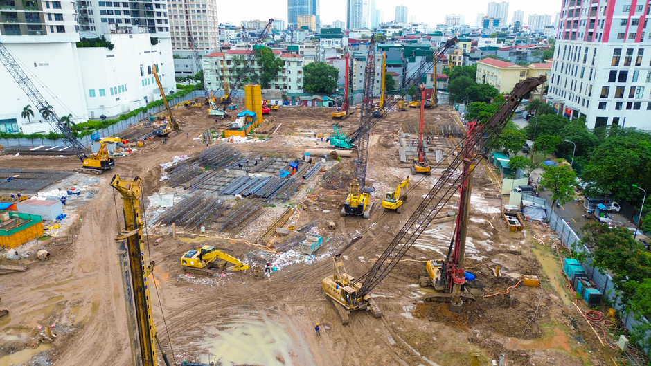 Quá nhanh: Khu đất 3 mặt tiền ở Hà Nội bỏ hoang nhiều năm lập tức thành đại công trường khi sang tay Sun Group Quá nhanh: Khu đất 3 mặt tiền ở Hà Nội bỏ hoang nhiều năm lập tức thành đại công trường khi sang tay Sun Group