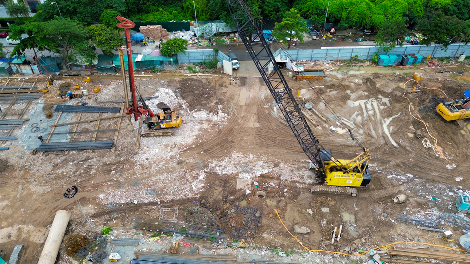 Quá nhanh: Khu đất 3 mặt tiền ở Hà Nội bỏ hoang nhiều năm lập tức thành đại công trường khi sang tay Sun Group Quá nhanh: Khu đất 3 mặt tiền ở Hà Nội bỏ hoang nhiều năm lập tức thành đại công trường khi sang tay Sun Group