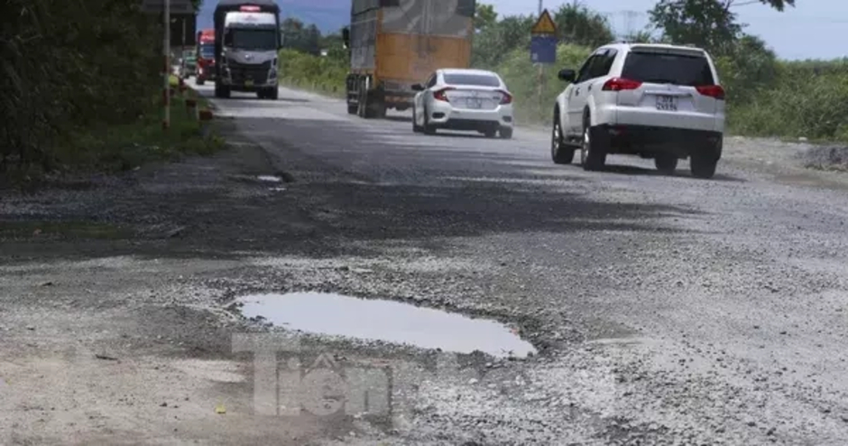 Quốc lộ 12C kết nối cao tốc ở Hà Tĩnh hư hỏng nặng