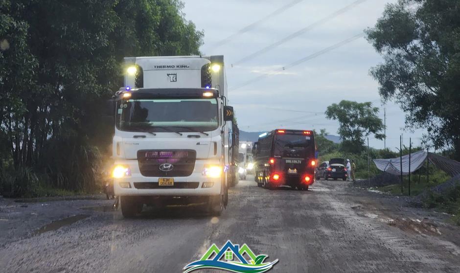 Quốc lộ 12C kết nối cao tốc ở Hà Tĩnh hư hỏng nặng Quốc lộ 12C kết nối cao tốc ở Hà Tĩnh hư hỏng nặng